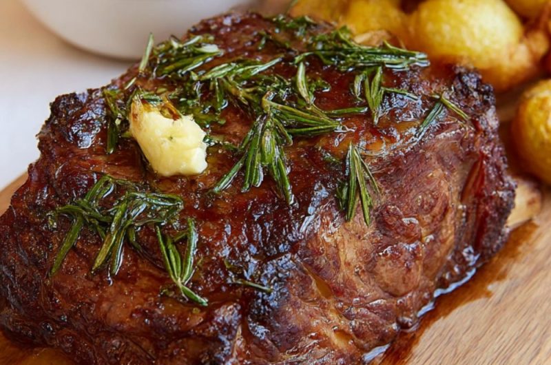 Roast Forerib of Beef with Garlic & Rosemary Recipe