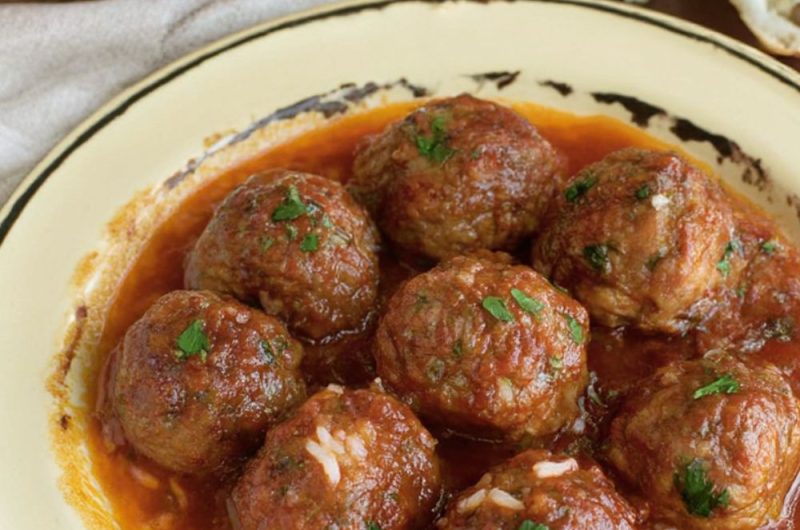 Yiayia Poly's Giouvarlakia (Meatballs in Tomato Sauce) Recipe