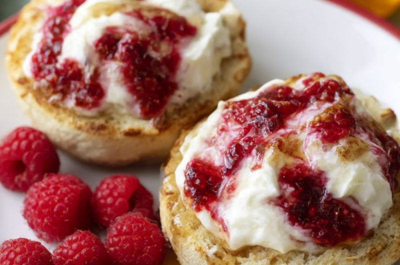 Homemade cinnamon crumpets Recipe
