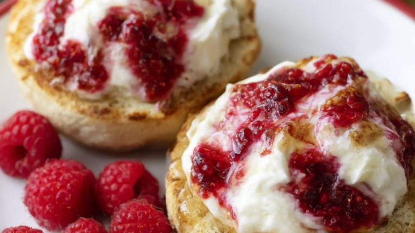 Homemade cinnamon crumpets Recipe